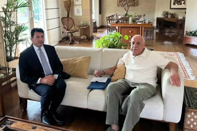 للاطمئنان عليه.. وزير الرياضة يزور رئيس الزمالك في منزله