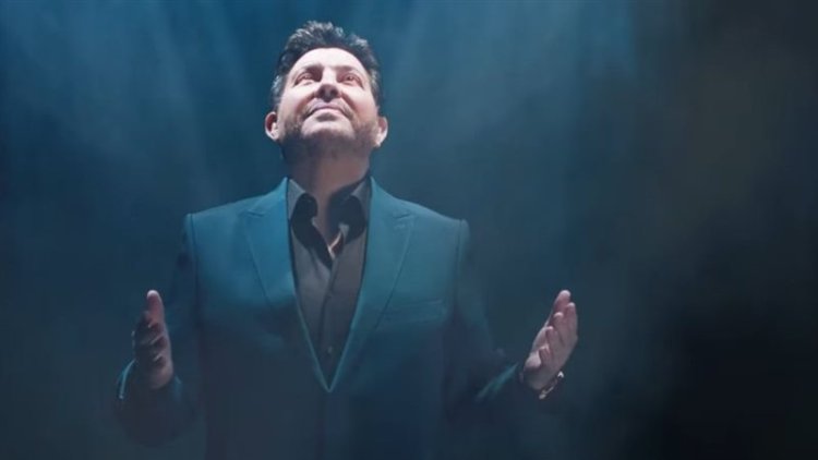وصول جثمان هاني شاكر إلى القاهرة قادمًا من فرنسا تمهيدًا لتشييعه إلى مثواه الأخير غدًا 