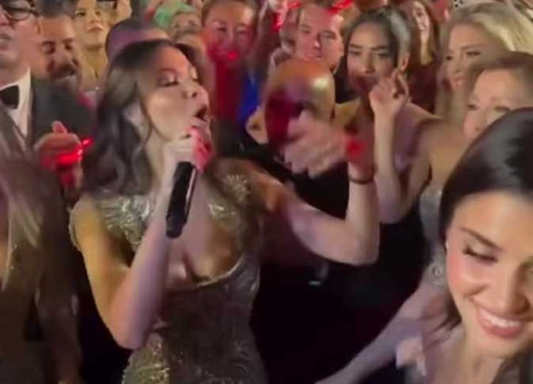 على أغنية «أخاصمك آه».. هاندا أرتشيل ترقص مع نانسي عجرم في زفاف نجل إيلي صعب