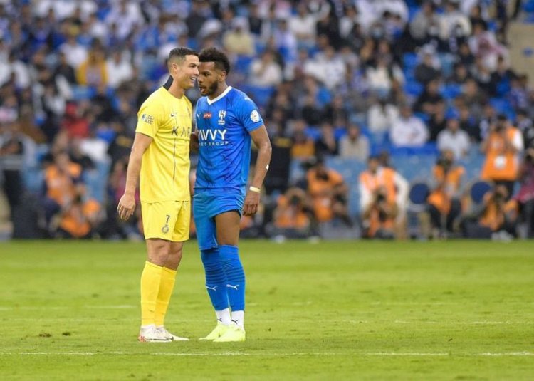 طرد رونالدو وأسرع هدف من بنزيما.. الاتحاد والهلال إلى نهائي السوبر السعودي