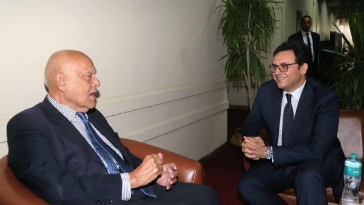 تمثال «طبيب القلوب».. وزير الثقافة يستقبل مجدي يعقوب قبيل تكريمه