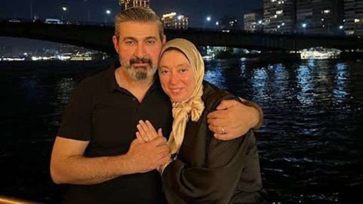 ياسر جلال يوضح حقيقة شعور زوجته بالغيرة