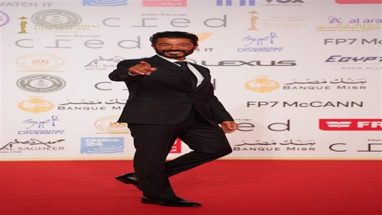 نجوم الفن يتألقون على ريد كاربت فيلم "المهاجر" للنجم خالد النبوي بمهرجان القاهرة السينمائي