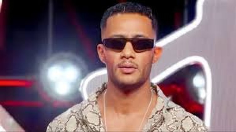 محمد رمضان يقدم العزاء لعادل إمام في وفاة شقيقته إيمان