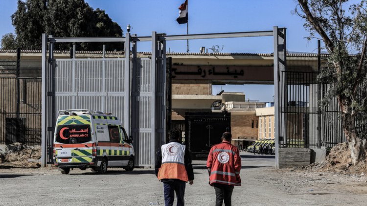 الهلال الأحمر الفلسطيني: نقل جثامين موظفي الإغاثة إلى معبر رفح