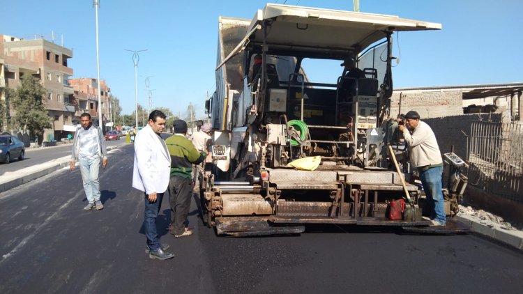 الجيزة تبدأ في رصف وتطوير عدد من الشوراع الحيوية