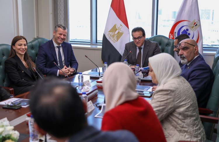 وزير الصحة يشهد توقيع بروتوكول تعاون لدراسة الأثر المالي والإكلينيكي للغسيل الكلوي البريتوني