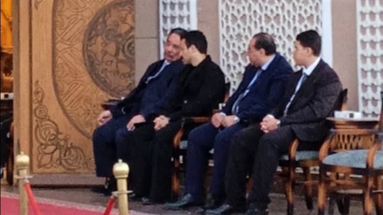 بدء عزاء والد علا رشدي بمسجد الشرطة وحضور واسع لنجوم الفن