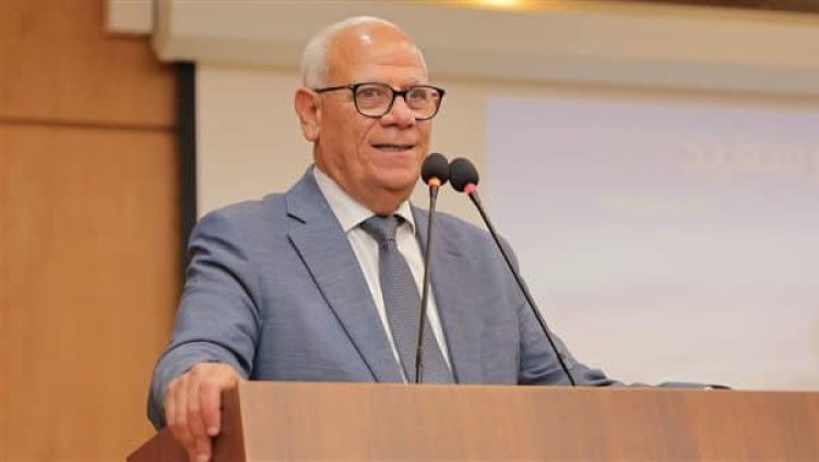 بدء أعمال وضع الطبقة الأسفلتية ورفع كفاءة طريق بورسعيد المنزلة في بورسعيد