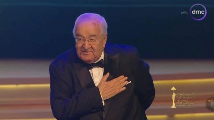 بعد تكريم والده بجائزة الهرم الذهبي.. كريم عبد العزيز: تعلمت منك كل شيء