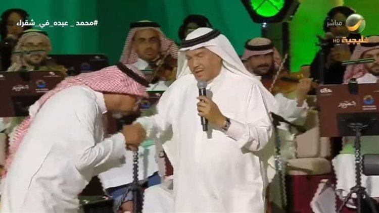 بعد الجدل حول تقبيله يد محمد عبده.. هاني فرحات: الفن احترام مش خصام