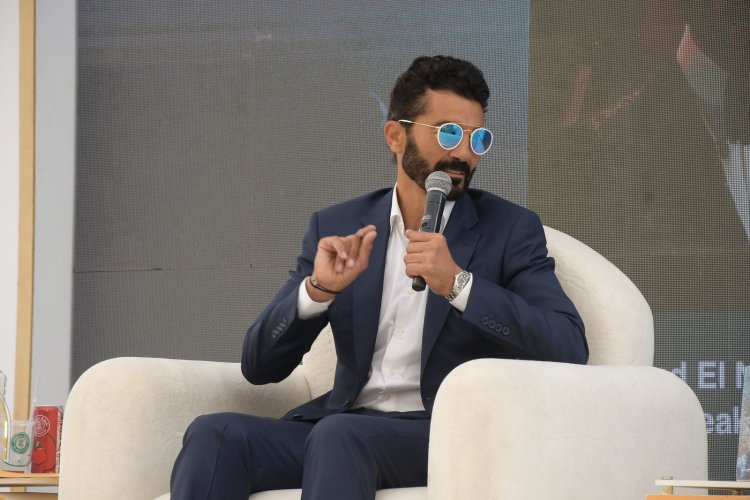 خالد النبوي فى ندوة تكريمه بمهرجان القاهرة السينمائى: "ملابسي اختارها بنفسي لكن بموافقة زوجتي"