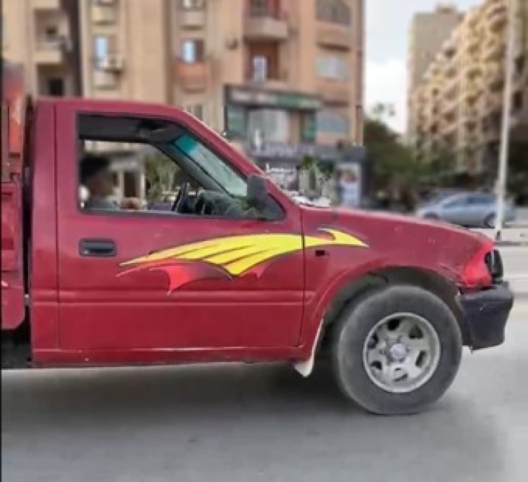 القبض على طفل يقود سيارة ربع نقل برعونة في شوارع المعادي