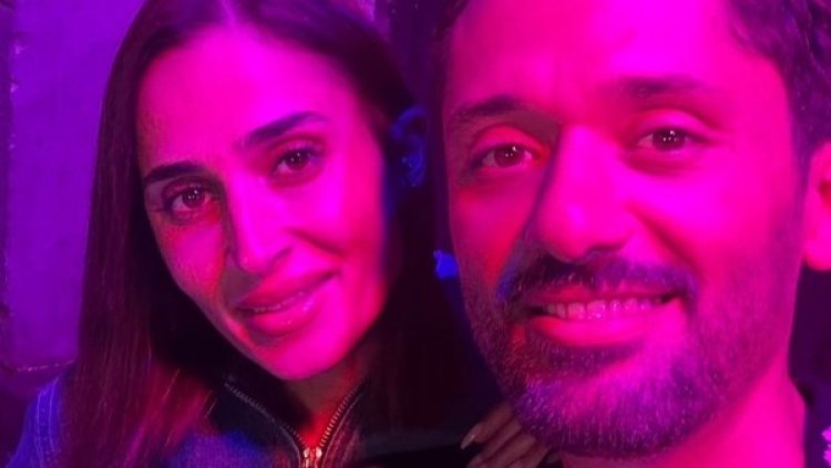 كريم محمود عبد العزيز ينشر صورة مع زوجته من كواليس أحدث أعماله