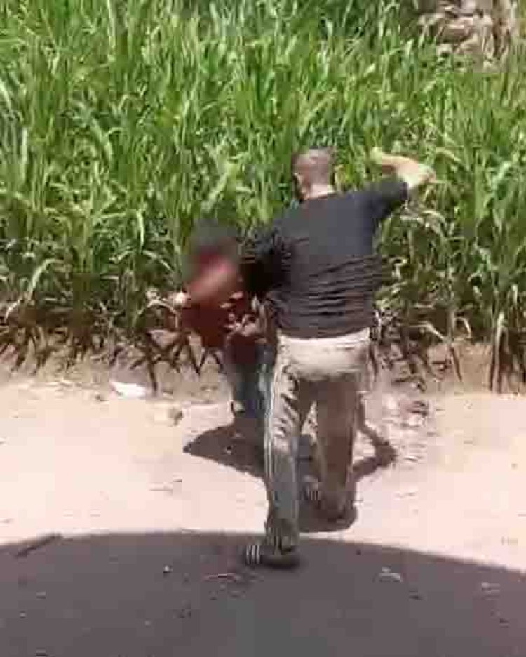 ذهب الي والدته دون علمه  ...ضبط عامل اعتدى على نجله في البدرشين