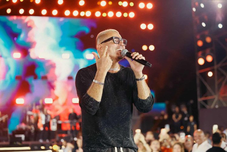 عمرو دياب يتألق في أجمل ليالي مهرجان الجونة.. والنجوم يغنون معه