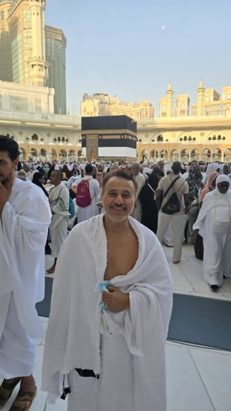 إيهاب فهمي يحتفل بعيد ميلاده في مكة المكرمة