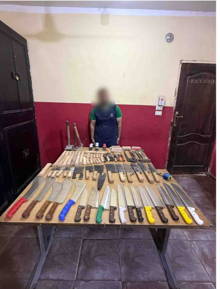 ضبط ورشة لتصنيع الأسلحة البيضاء بالوراق