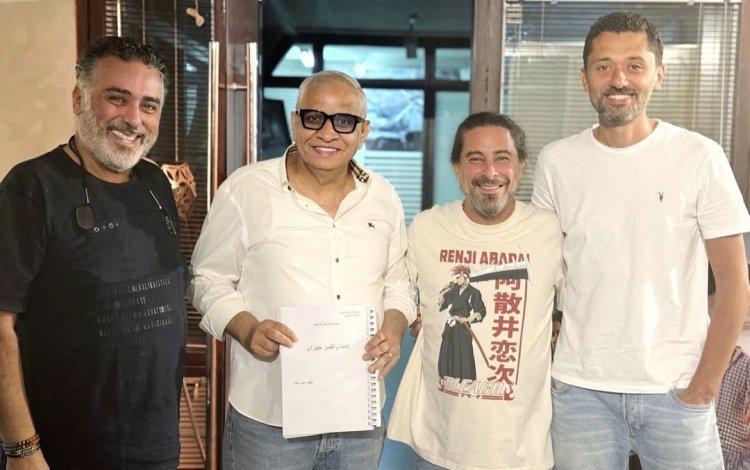 بـ ميزانية كبيرة.. كريم محمود عبد العزيز يتعاقد على فيلم "إحنا والقمر جيران" تأليف تامر حبيب