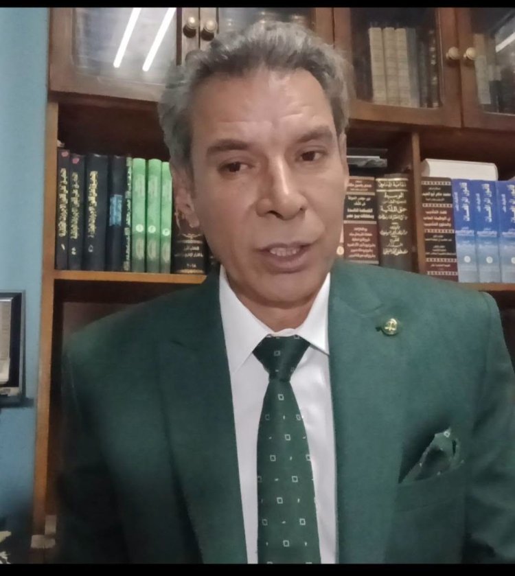«انتهكت حريتها مرتين».. أسعد هيكل يدافع عن فتاة البيرة ويكشف موقفه القانوني