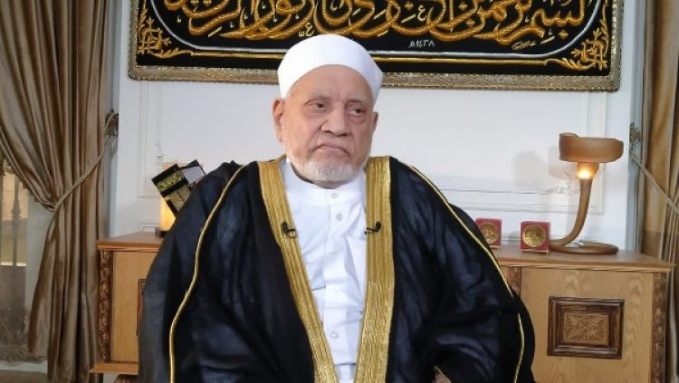 علماء الأزهر وشخصيات دبلوماسية يقدمون العزاء في الدكتور أحمد عمر هاشم بمسجد الشرطة