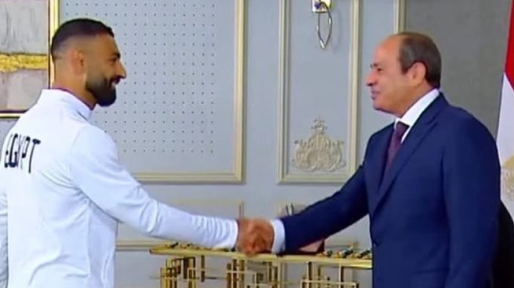 "ماتزعلش مني يا صلاح".. الرئيس السيسي يدعو لاكتشاف مواهب جديدة في كرة القدم
