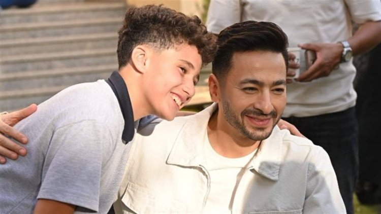 حمادة هلال يكشف كواليس تصوير أغنية كنت واحد من كتير لدعم الأطفال ذوي الهمم
