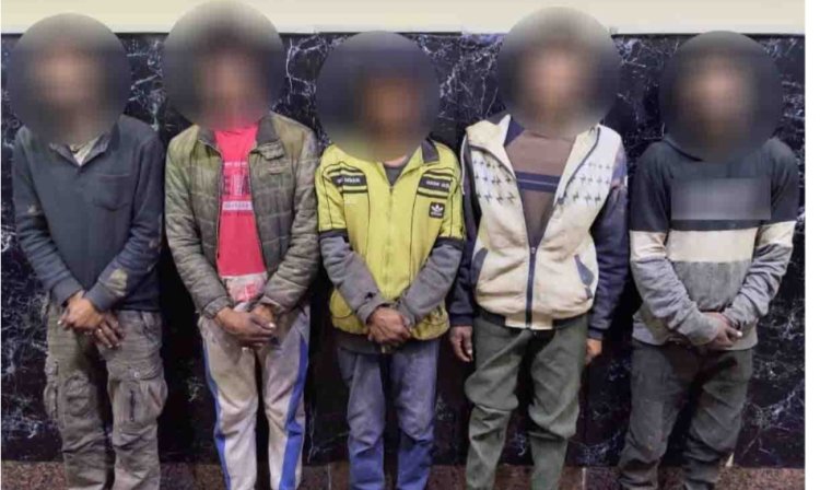 بحوزتهم كمية من لاصق أحذية .. القبض على 5 أشخاص أثناء تعاطى المخدرات بالقليوبية