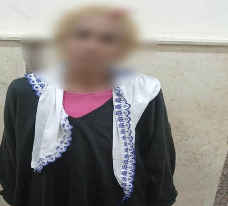 فيديو يثير الجدل.. ضبط بائعة تحرشت بسائح أجنبي وطلبت مالاً للسماح بمروره في القاهرة