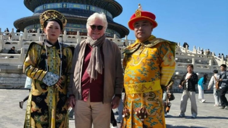 حسين فهمي يكشف عن صور الفيلم الصيني The Story I Found In china