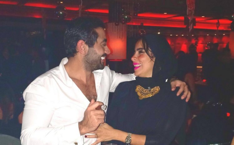 أجمل وأجدع وأحن أخت.. أحمد فلوكس يحتفل بعيد ميلاد شقيقته