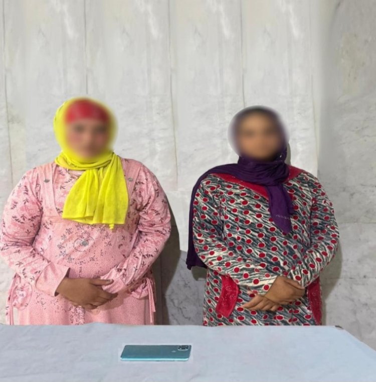 بعد مطاردة بالشوارع...ضبط فتاتين بخطف هاتف محمول من  عامل بأكتوبر 