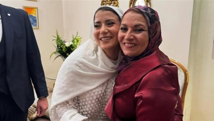 هبة قطب ترد على شائعة “حسد ابنتها” في حفل الزفاف: صفحات رخيصة تروج الأكاذيب