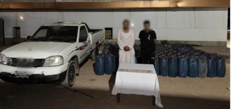 ضبط مالك مخزن وبحوزته 5 طن مواد بترولية "سولار" بداخل مخزن بأسوان

 