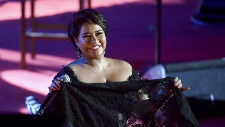 بدء التحقيق في بلاغات متبادلة بين شيرين عبد الوهاب ومدير حساباتها السابق