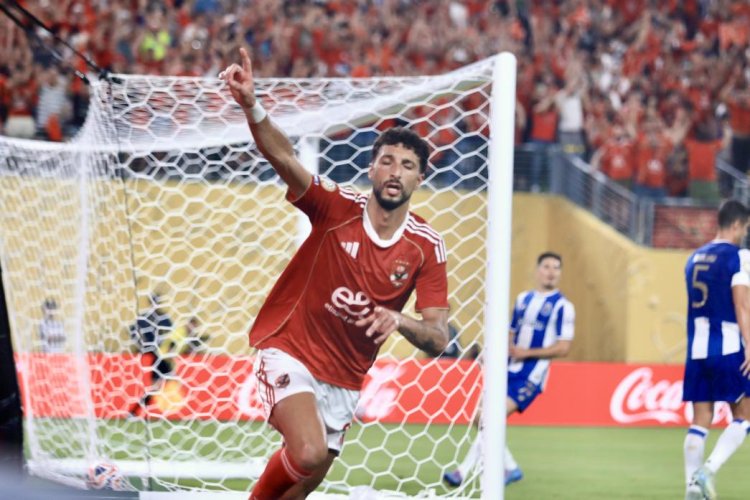 الأهلي يتقدم على بورتو (2-1) في الشوط الأول