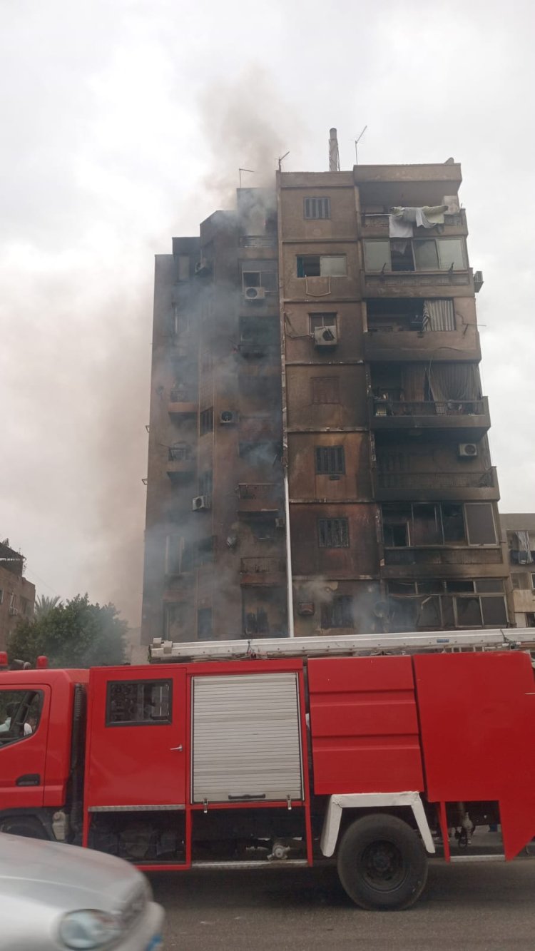 إخماد حريق هائل في مطعم أسفل عقار سكني بشارع سكنة الوايلي