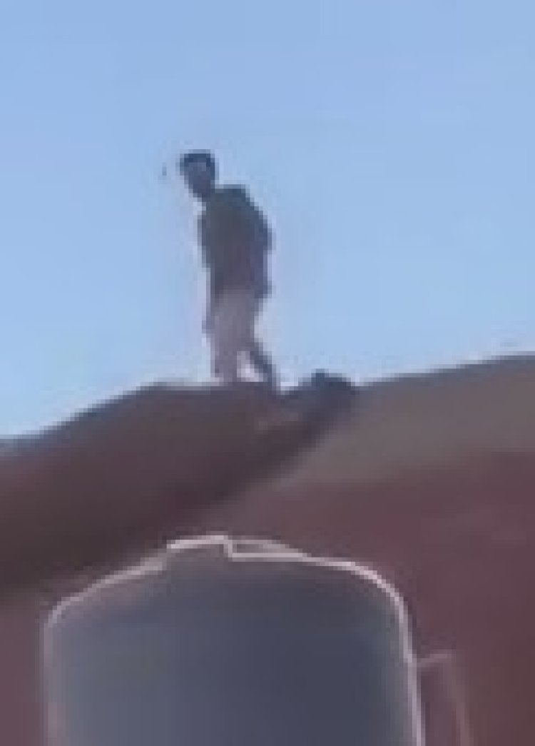 ضبط شخص اعتلى سطح منزله وسب جيرانه بالشرقية.. والسلاح الأبيض بحوزته