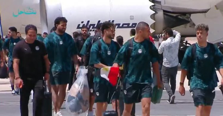 استقبال شعبي حاشد لبعثة منتخب مصر عقب وصولها إلى مطار العلمين بعد المشاركة في كأس العالم