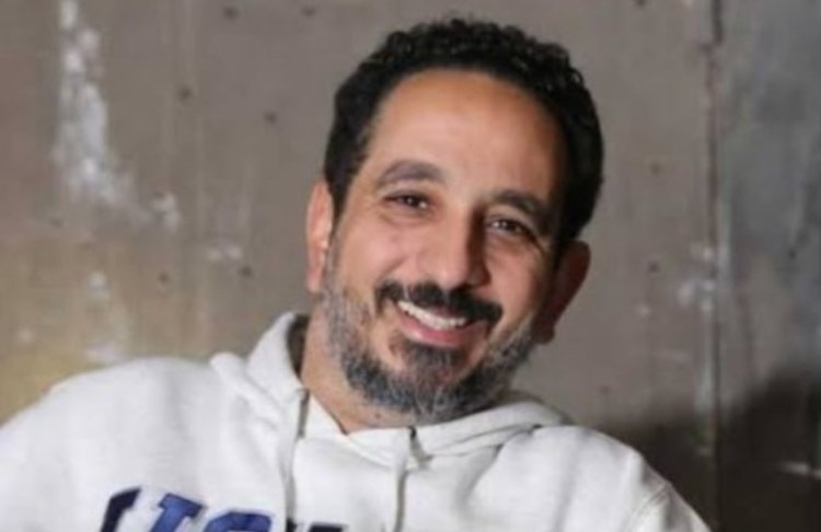 طارق الجنايني يمازح أصدقاءه: «لو القيامة قربت عرفوني»
