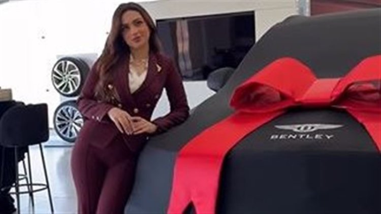 بنصف مليون دولار.. ياسمين عز تثير الجدل بـ«بنتلي 2026»