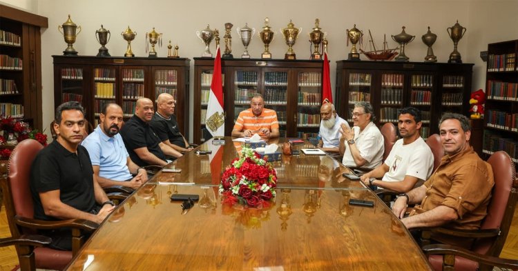 تفاصيل اجتماع الخطيب مع الجهاز الفني ولجنة التخطيط بالأهلي