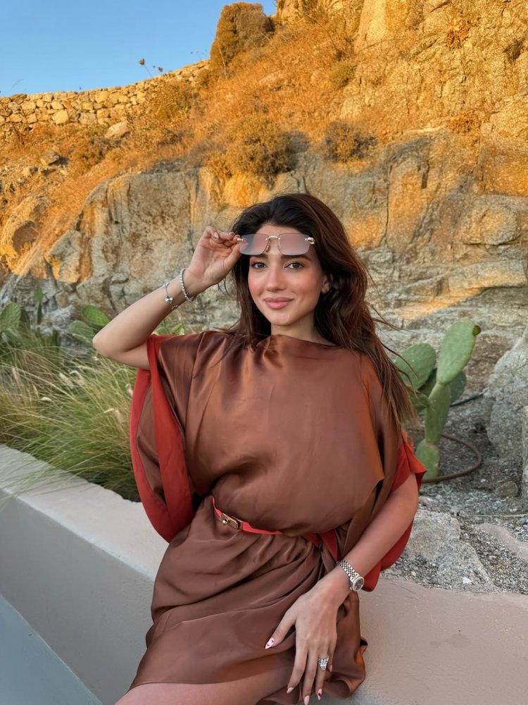 بعد زواجها من رجل الأعمال رامى سامو .. نارين بيوتي بـ إطلالة حديثة من شهر العسل في جزيرة ميكونوس باليونان