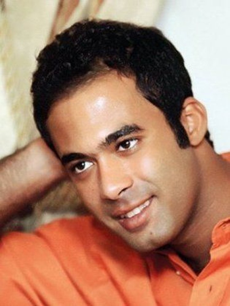 في ذكرى ميلاده.. رحلة هيثم أحمد زكي من انكسار «الفقد» إلى صدمة «النبوءة»