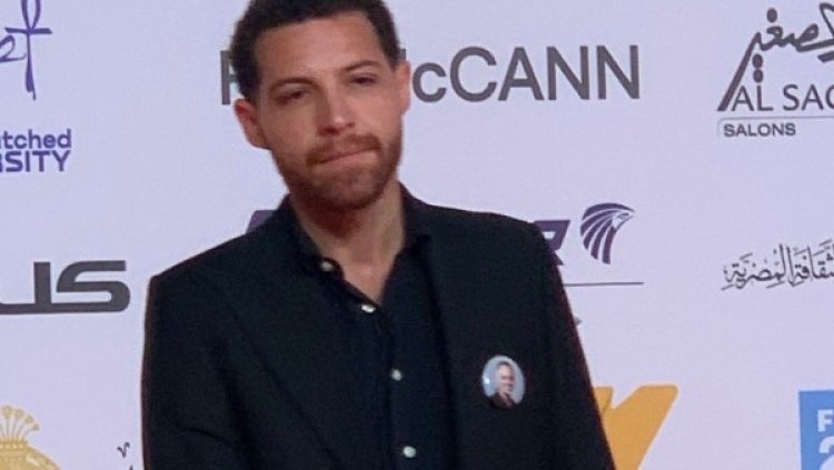 محمود حجازي يكرّم المصوّر الراحل ماجد هلال بلفتة إنسانية على السجادة الحمراء