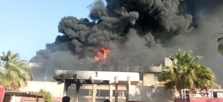 حريق هائل فى مصنع بلاستيك بمنطقة أكتوبر (صور)