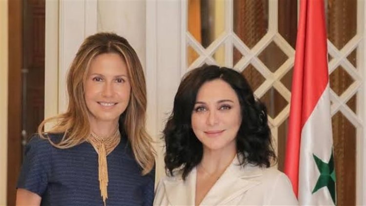 سلاف فواخرجي تحسم الجدل: لن أقدّم شخصية أسماء الأسد