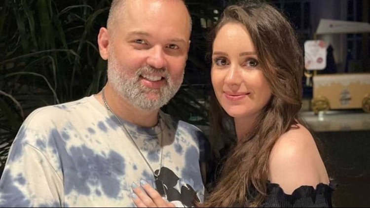 محمد محمود عبد العزيز يطمئن الجمهور: سارة خرجت من العناية المركزة الحمد لله