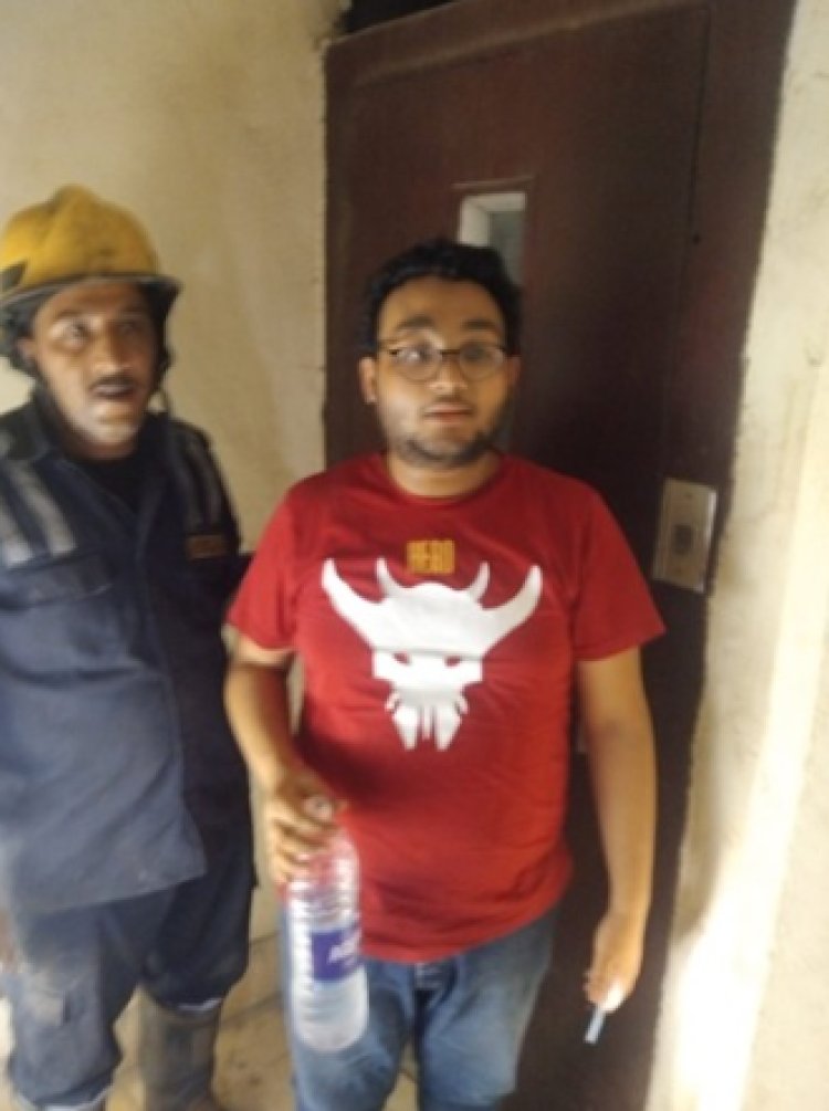 إستخراج شخص مُحتجز داخل مصعد أحد العقارات بالقاهرة 