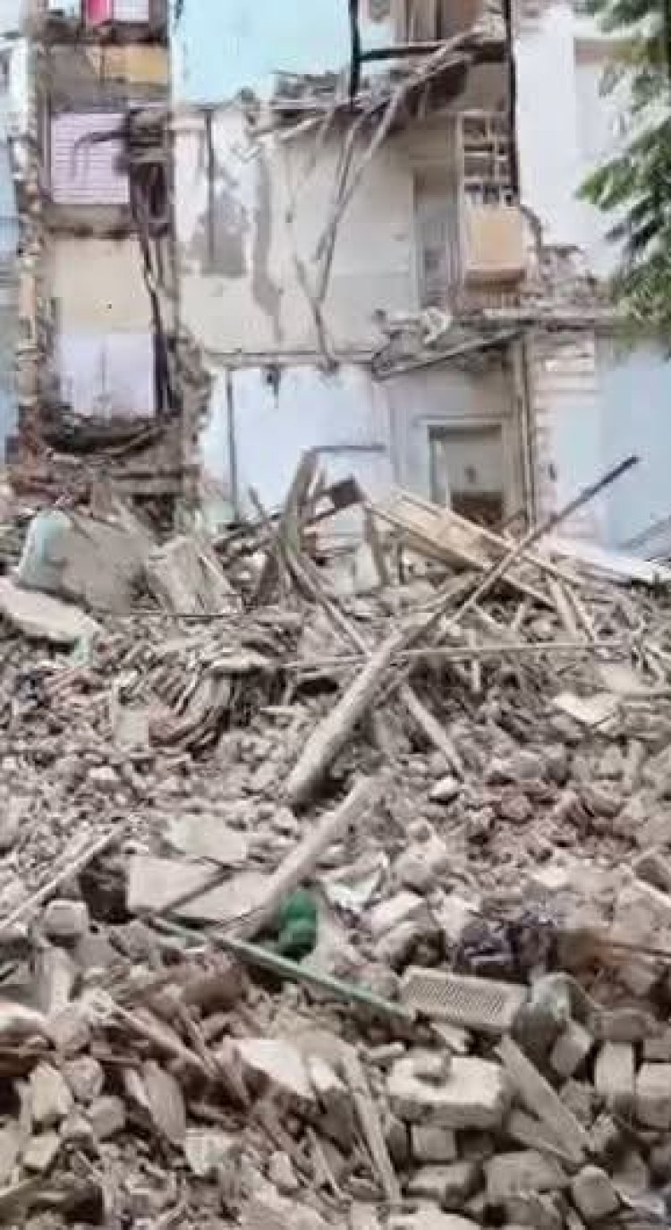 انهيار عقار مكون من 4 طوابق بحي العطارين في الإسكندرية